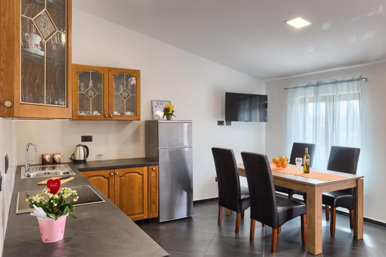Apartments Ines Pula Ngoại thất bức ảnh